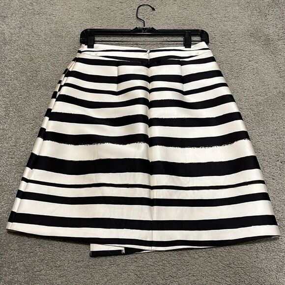 TOPSHOP Skirt. Black and White Size 4. Asymmetric front - Picture 5 of 8
